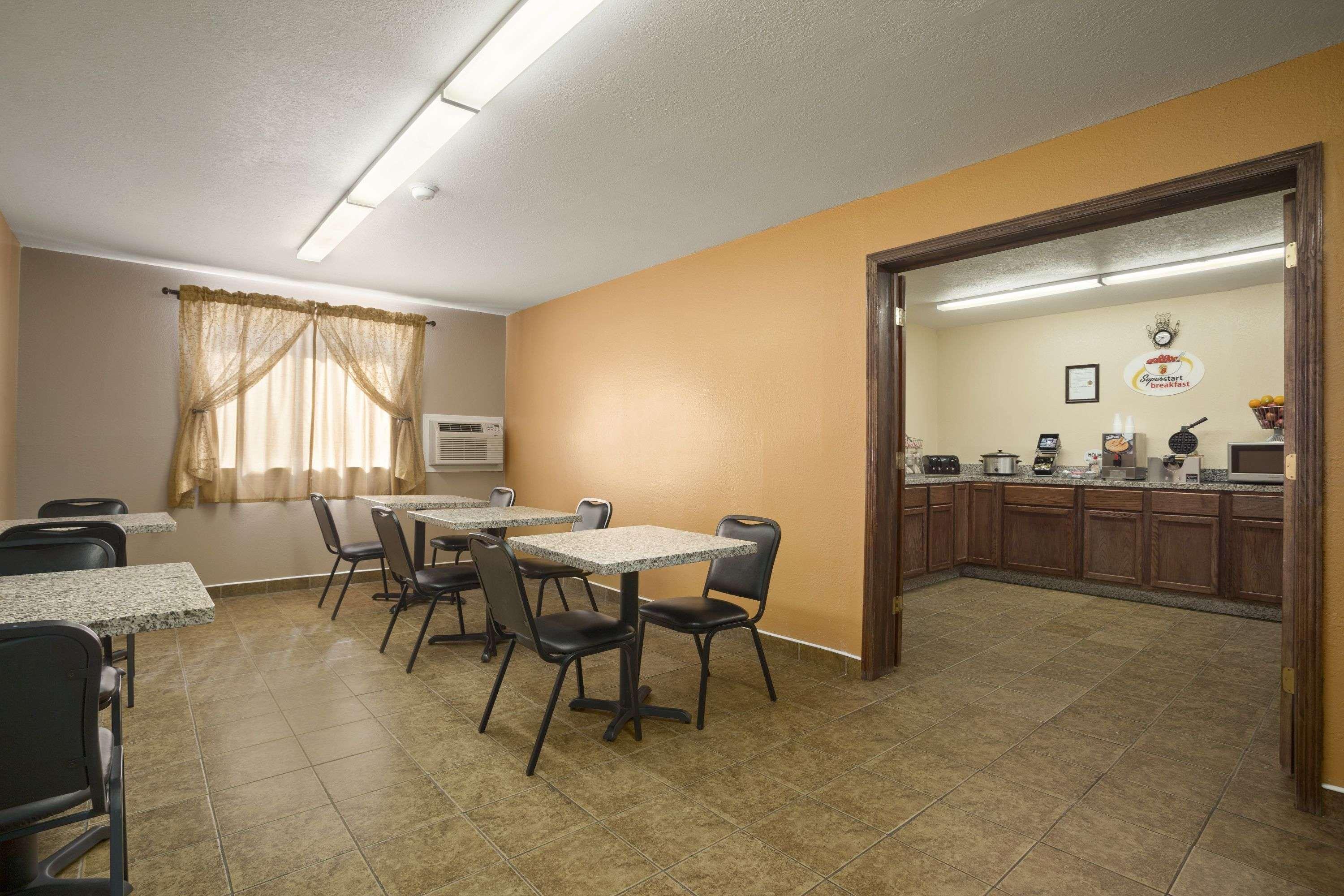 Super 8 By Wyndham Cedar Rapids Hotell Eksteriør bilde