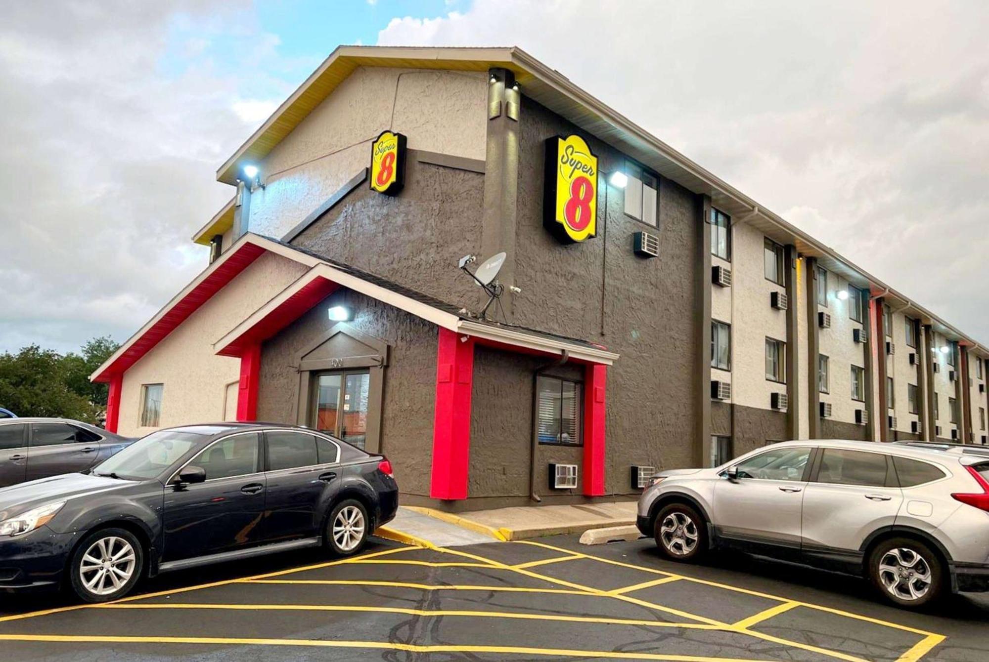 Super 8 By Wyndham Cedar Rapids Hotell Eksteriør bilde